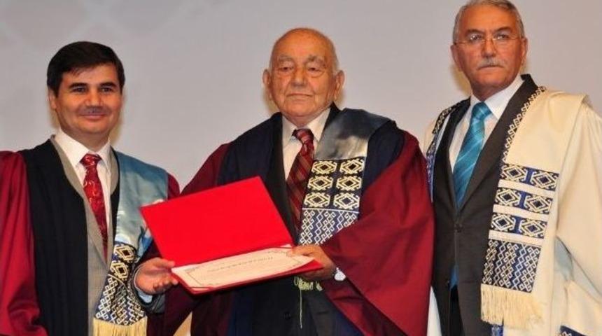 Esog&uuml;&rsquo;den Prof. Dr. Karpat&rsquo;a Onursal Doktora