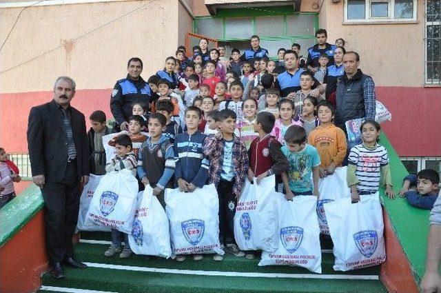 Muş Polisinden Anlamlı Yardım