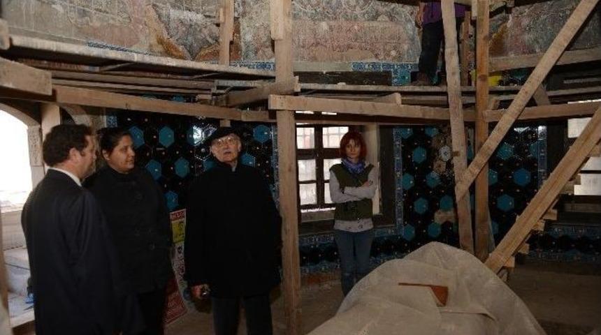 Muradiye K&uuml;lliyesi Tarihe Işık Tutuyor