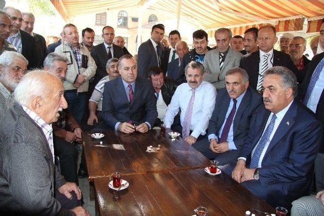 Bakan Yazıcı&rsquo;ya Hendekli Romanlar&rsquo;ın S&uuml;rprizi 3