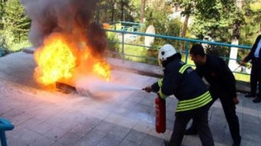 Sağlık Personellerine Yangın Eğitimi