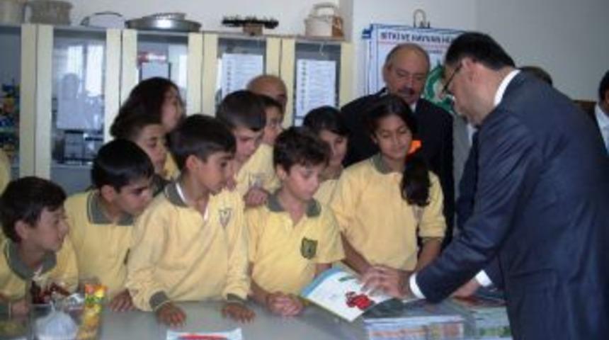 &Ouml;ğrencilere Bilim Ve &Ccedil;ocuk Dergisi Dağıtıldı