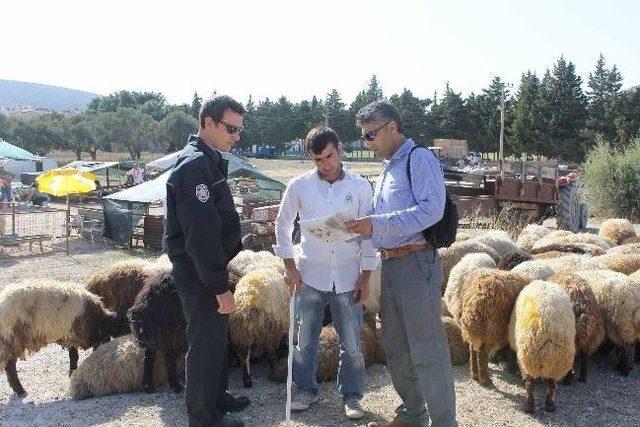 &Ccedil;eşme Polisi&rsquo;nden Esnafa Sahte Para Uyarısı 1