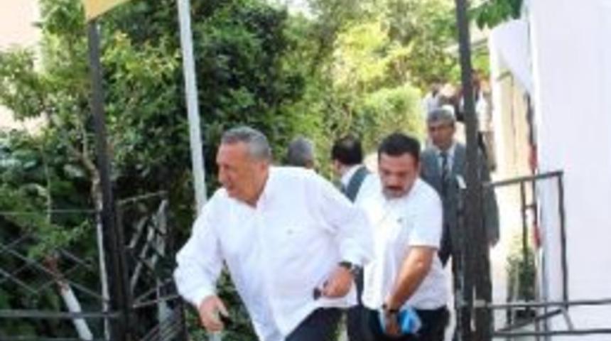 Ağar, Cezaevine Girmekten Kurtuldu