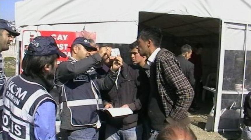 Polis, Hayvan Pazarında Sahte Parayla Kurbanlık Aldı