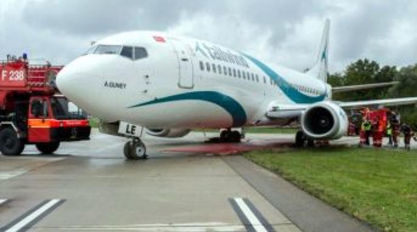 Tailwind U&ccedil;ağı Pistten &Ccedil;ıkıp &Ccedil;amura Saplandı