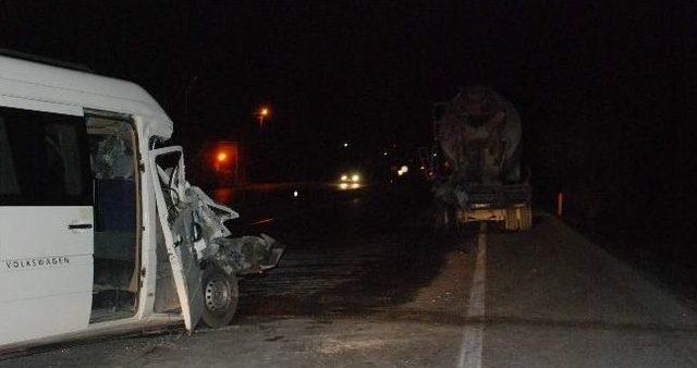 Polis Myo Öğrencilerini Taşıyan Minibüs Kaza Yaptı: 6 Yaralı