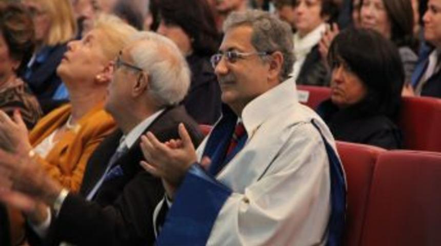 Rekt&ouml;r G&uuml;l: Karekodlu Diploma Ile Sahteciliğin &Ouml;n&uuml;ne Ge&ccedil;ildi