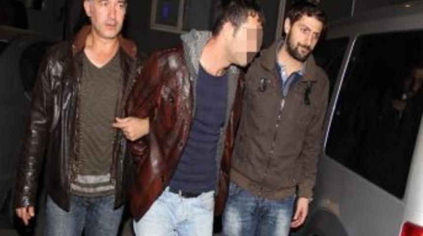 Ş&uuml;pheli Ara&ccedil;tan Uyuşturucu &Ccedil;ıktı