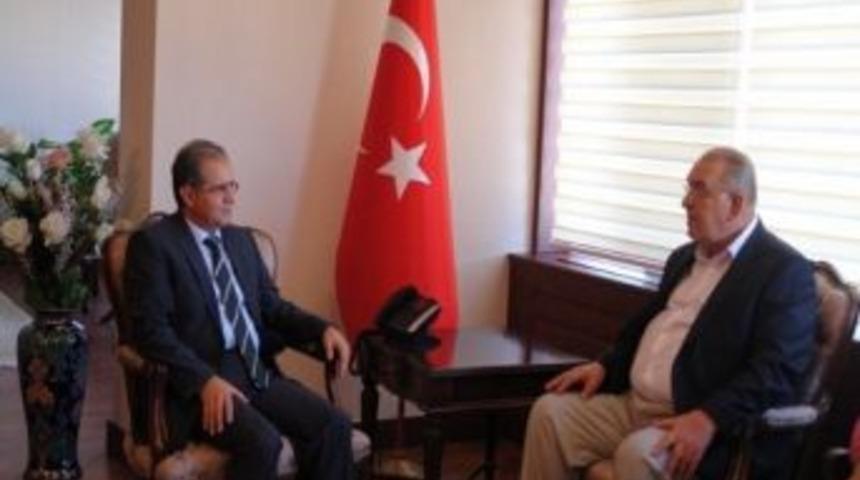 İşadamı Kayabaş, Vali Tapsız&rsquo;ı Ziyaret Etti