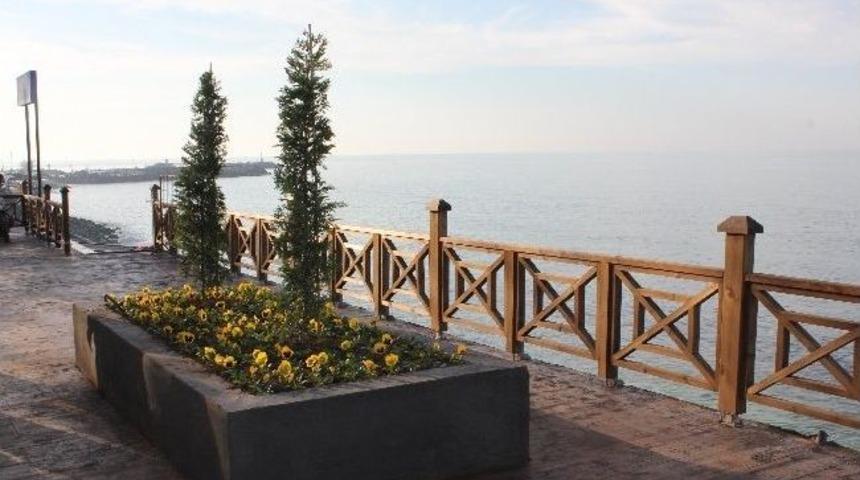 Ak&ccedil;akoca Belediyesi Tarafından &Ccedil;i&ccedil;eklendirme &Ccedil;alışması