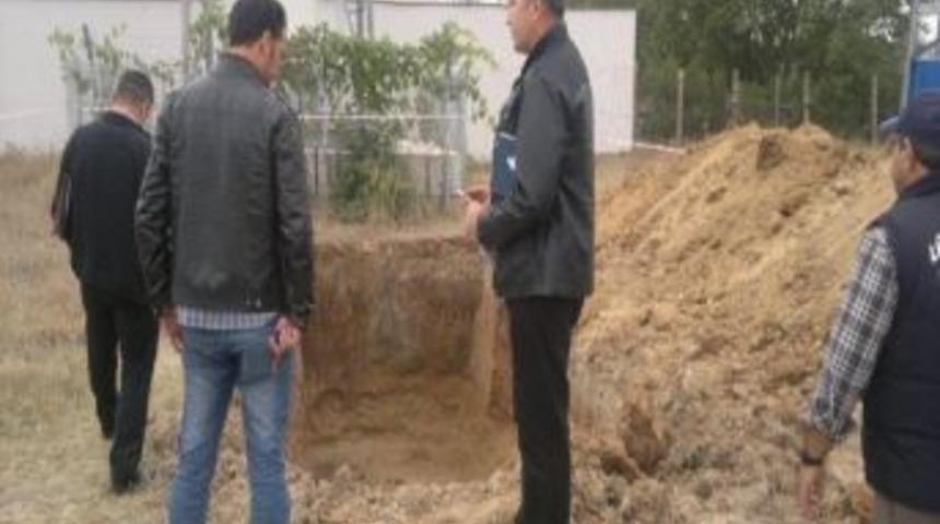 Vatandaş Şikayet Etti, 'baz' Toprağa G&ouml;m&uuml;ld&uuml;