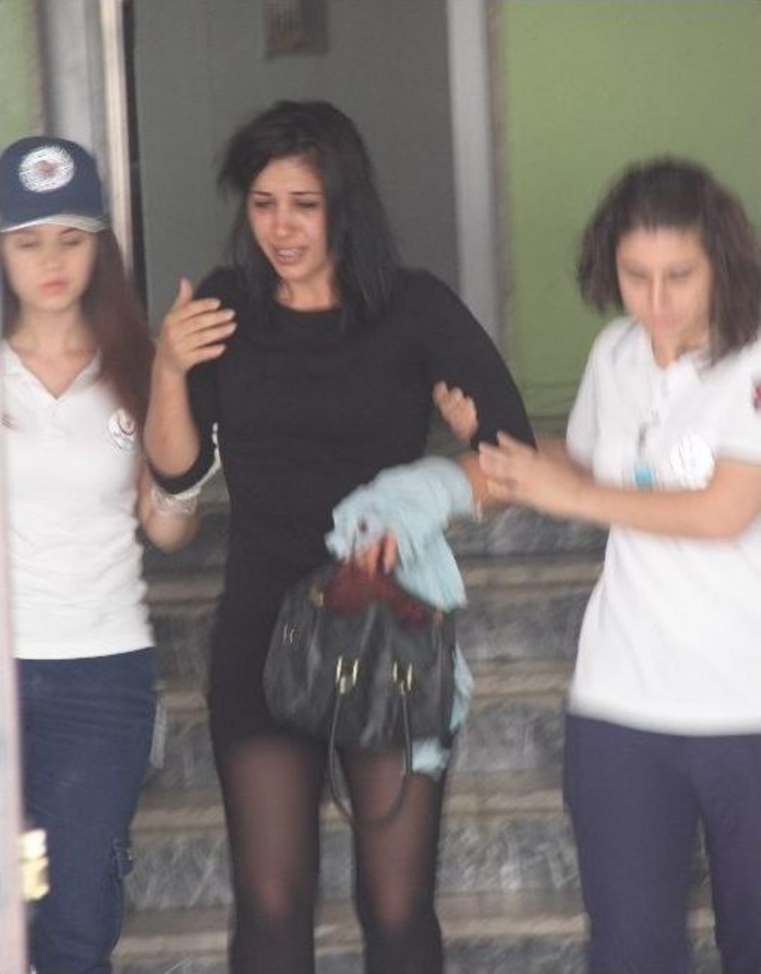 (&ouml;zel Haber) Evli &Ccedil;iftin Kıyafet Kavgasında Kocaya Uzaklaştırma