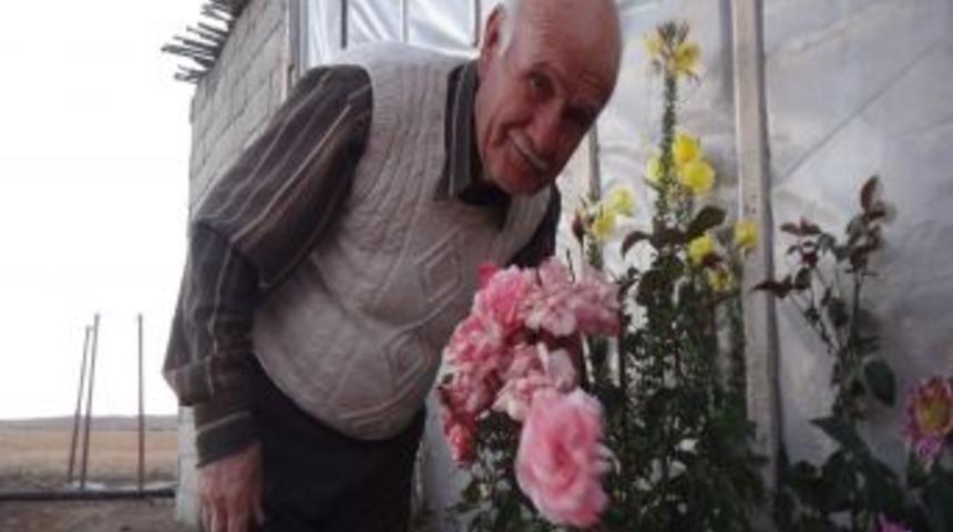 &Uuml;nl&uuml; Sanat&ccedil;ıların Hatırasını Plak Koleksiyonuyla Yaşatıyor