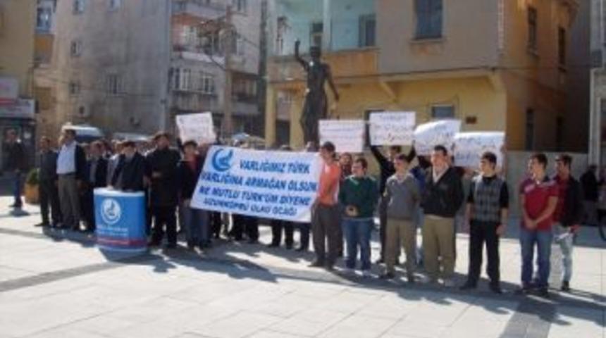 &Uuml;lk&uuml;c&uuml;lerden 'andımız'ın Kaldırılmasına Tepki