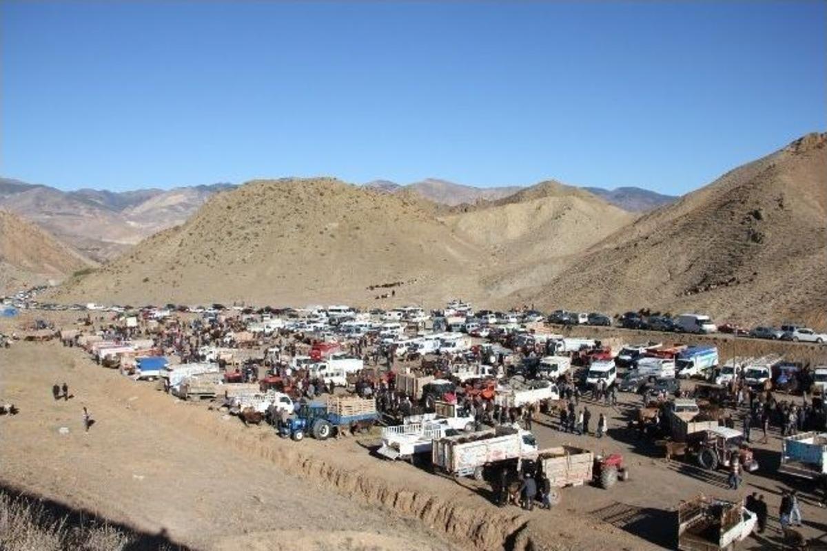 Kurbanlıklar Pazarda Kaldı