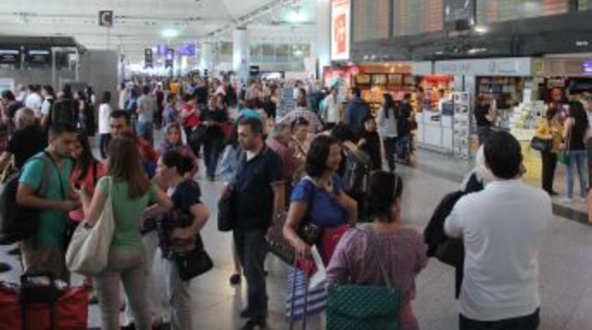 Atat&uuml;rk Havalimanı&rsquo;ndan Bir G&uuml;nde 145 Bin Yolcu Ge&ccedil;ti