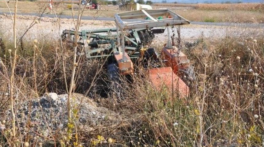 Kırkağa&ccedil;'ta Trakt&ouml;r Şarampole Yuvarlandı