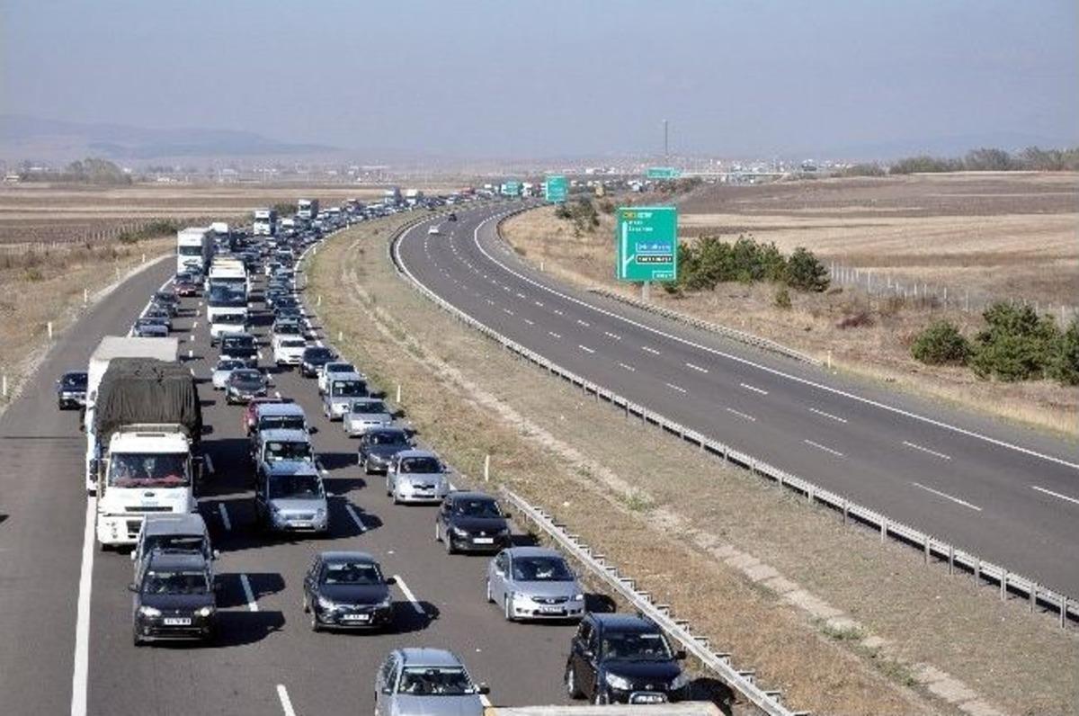 Bayram trafiği Bolu&rsquo;da &ccedil;ileye d&ouml;n&uuml;şt&uuml;