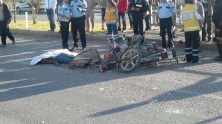 İki Motosiklet Ve Bir TIR'ın Karıştığı Kazada 1 Kişi &Ouml;ld&uuml;