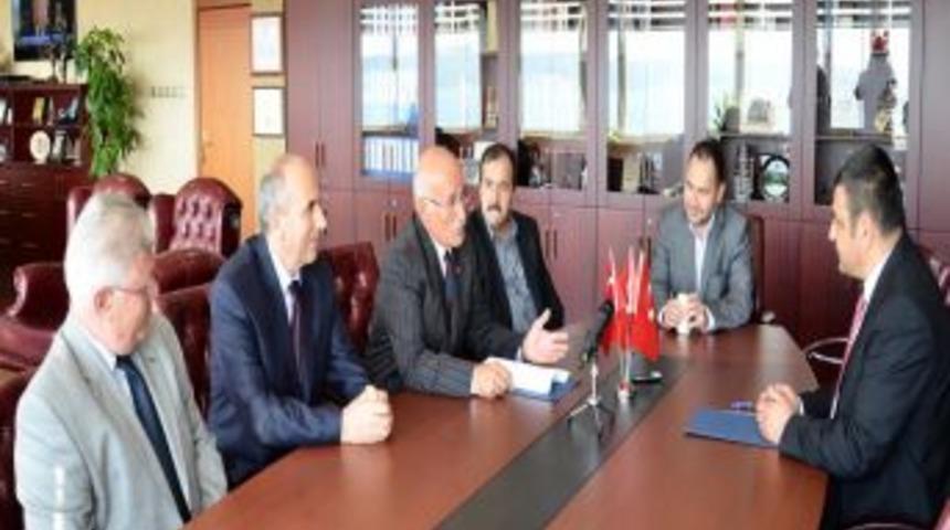 &Ccedil;OM&Uuml; İlahiyat Fak&uuml;ltesi Camisi'nin Protokol&uuml; Imzalandı