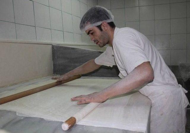 (&ouml;zel Haber) Tatlıcıların Gece Mesaisi 1