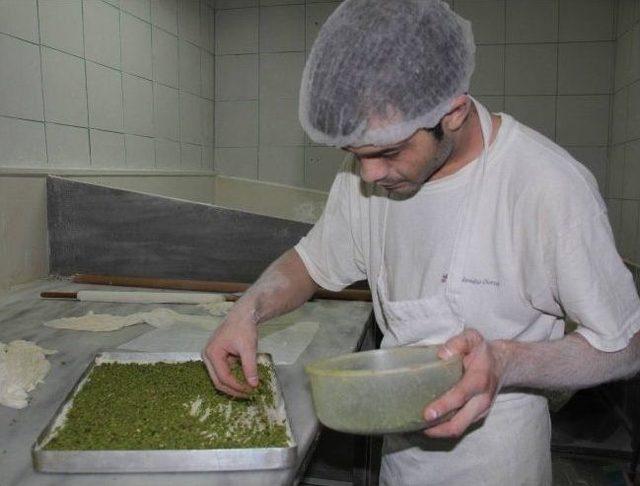 (&ouml;zel Haber) Tatlıcıların Gece Mesaisi 2