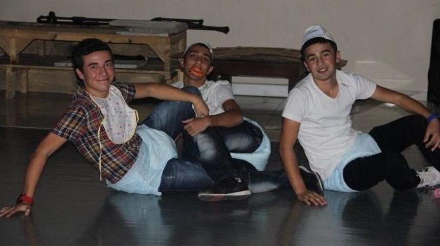 Yasemin Coci Tiyatrosu Fatsalıları Kırdı Ge&ccedil;irdi