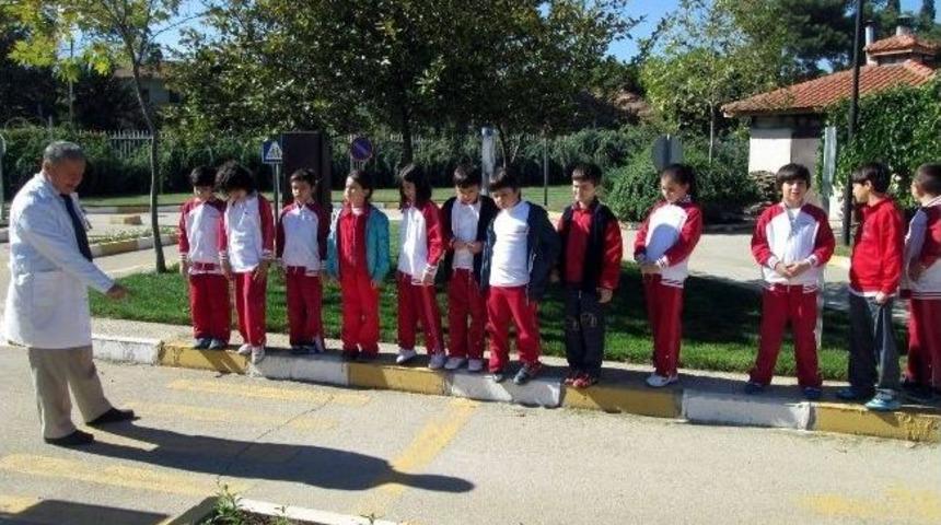 3. Sınıf &Ouml;ğrencileri Trafik Eğitim Parkında