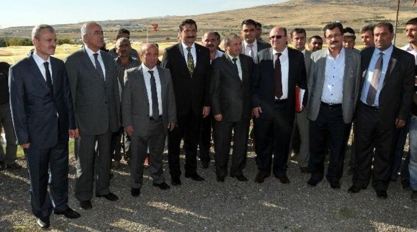 Bakan Yardımcısı Ve Başkan Ak Kurbanlık Satış Alanını Gezdi