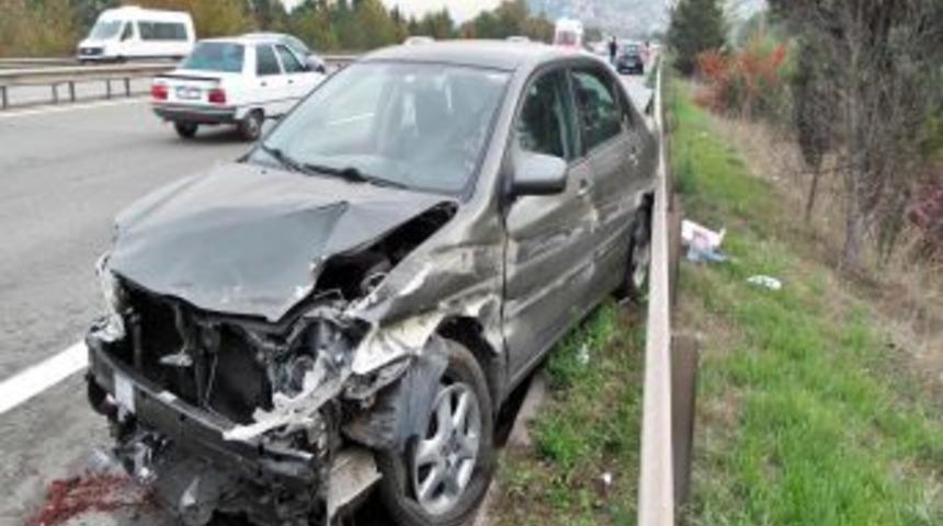 TEM'de Trafik Kazası: 2 Yaralı