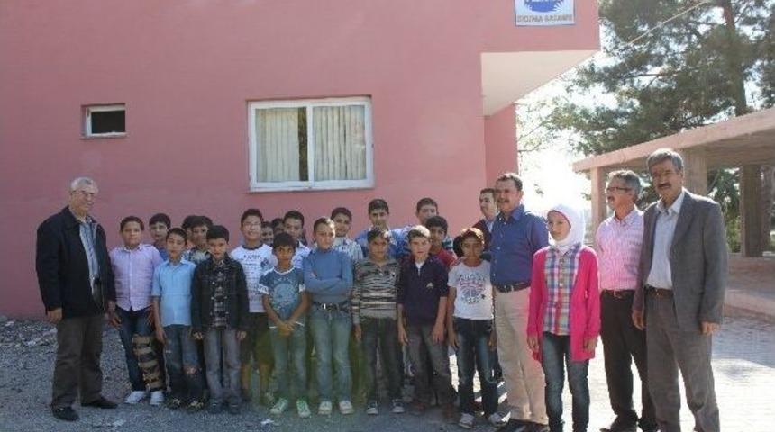 D&ouml;rtyol'da Suriyeli &Ouml;ğrencilere Kırtasiye Yardımı