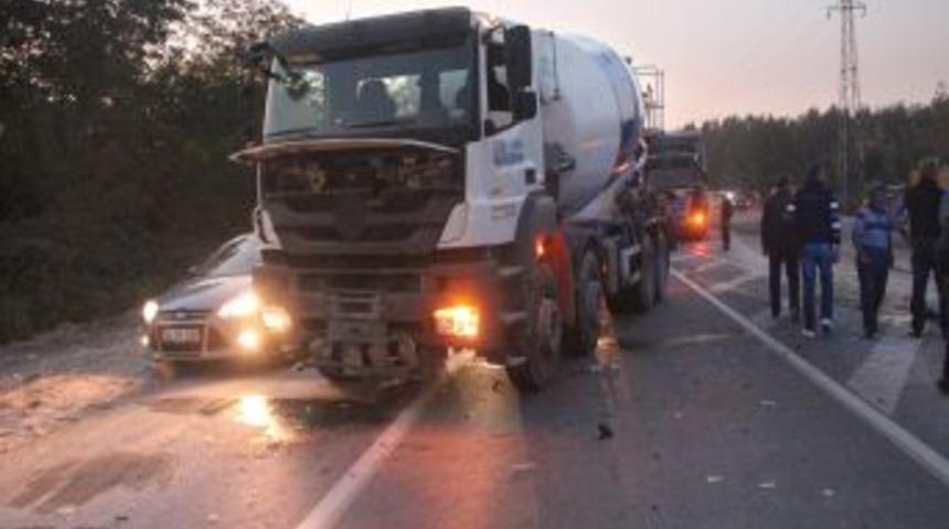 Ciple Beton Mikseri Kafa Kafaya &Ccedil;arpıştı: 1 Yaralı