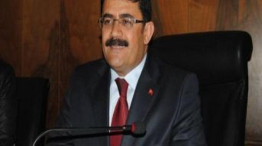 Ak Parti'li Yapıcı, Eskişehir B&uuml;y&uuml;kşehir Belediyesi Başkan Aday Adaylığını A&ccedil;ıkladı