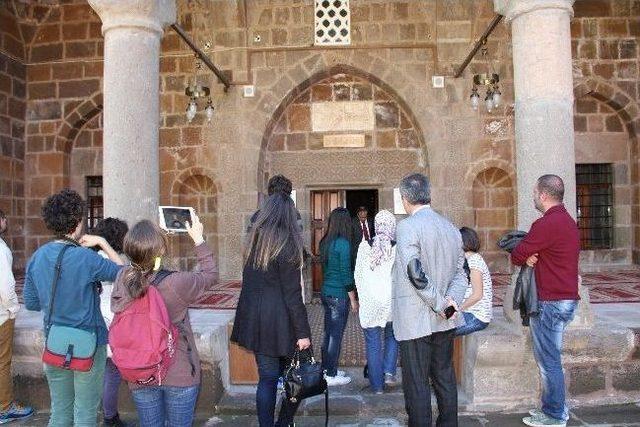 Ahlat’ta Tarihi Yapılar İncelendi