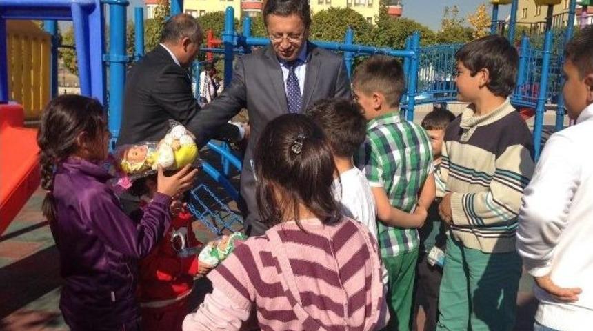 Başkan Tiryaki&rsquo;den &Ccedil;ocuklara Bayram Hediyesi