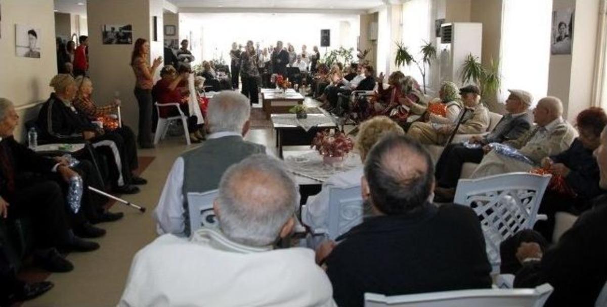 Konak&rsquo;ta Bayram Coşkusu Vefa Duygusuyla Birleşti