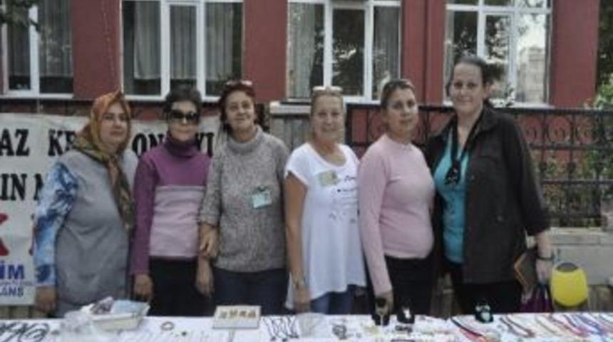 Kadınlar 'emek Pazarı'nda Emeklerini Sergiliyor