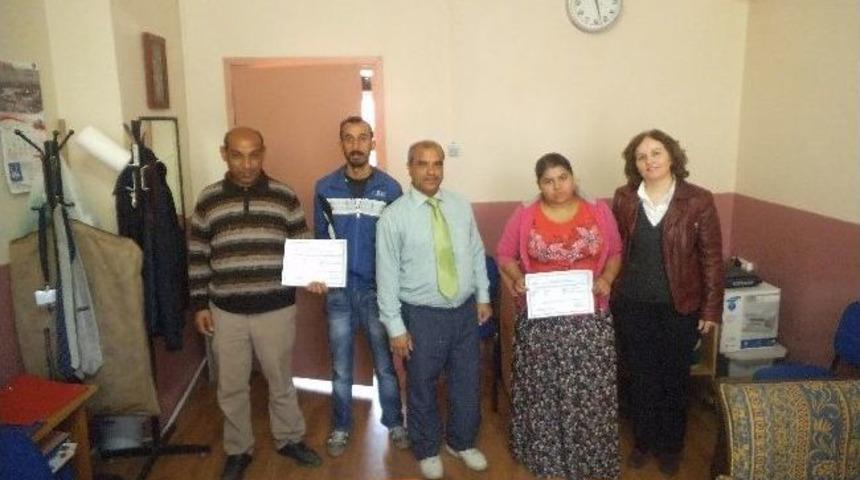 Okuma Kursunda, 800 Kişi Okur Yazar Oldu