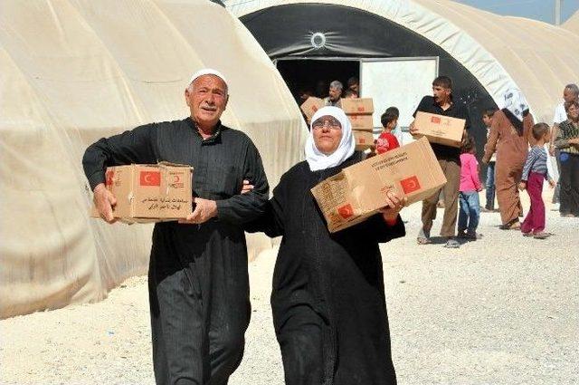 Süleyman Şah Çadır Kent’te Temizlik Seti Dağıtıldı