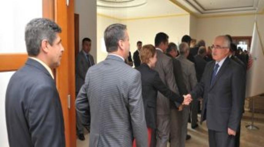 Vali Tuna: Bayramlar, K&uuml;lt&uuml;r Ve Inan&ccedil; Değerlerine G&uuml;&ccedil; Kazandırır