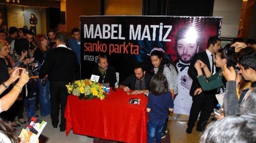Sanko Park Avm&rsquo;de Şarkıcı Mabel Matiz İmza G&uuml;n&uuml;