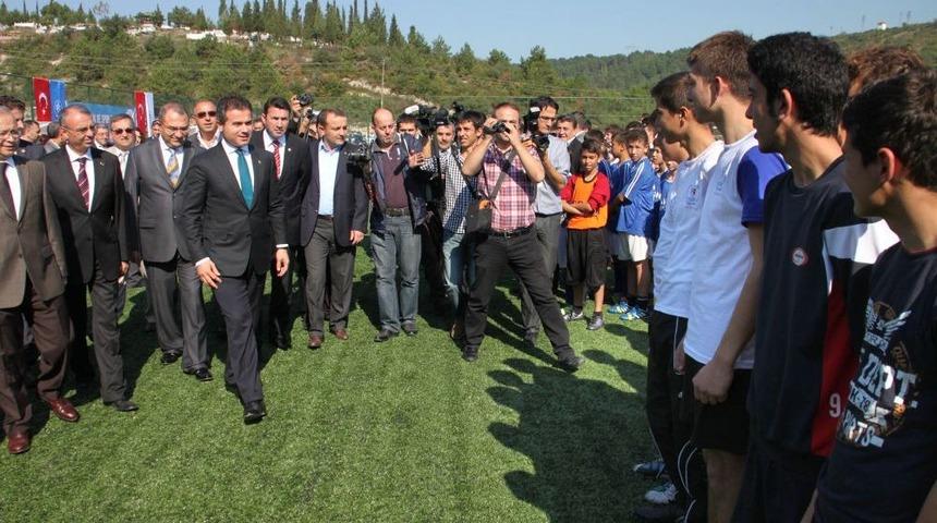 Bakan Kılı&ccedil;: Fatih Terim Ve Oyuncularımızı Kutlamak Gerekir