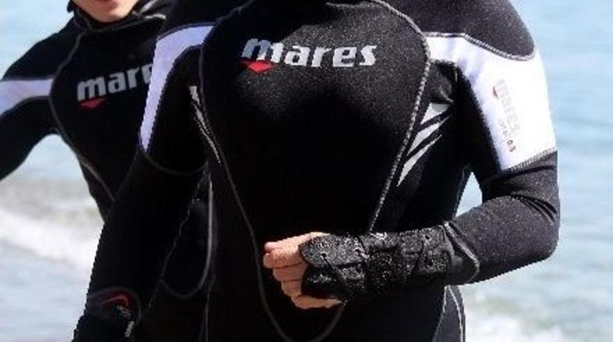 Rekortmen Y&uuml;z&uuml;c&uuml; Suna&ccedil;oğlu, Yeni Bir Rekor İ&ccedil;in Kula&ccedil; Atmaya Başladı