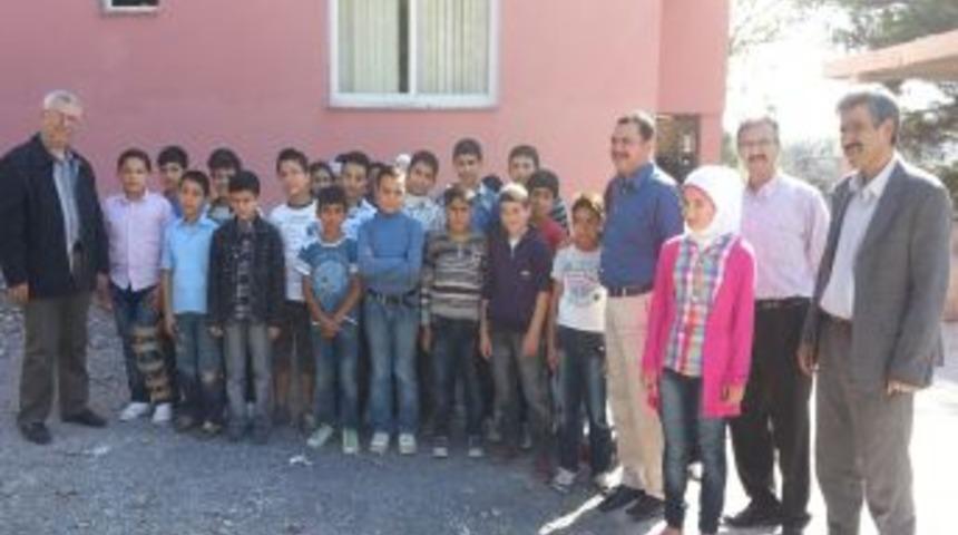 Suriyeli &Ouml;ğrencilere Kırtasiye Yardımı Yapıldı