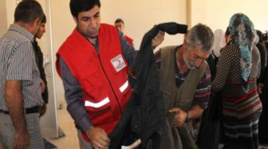 Kızılay Derneği&rsquo;nden 250 Yoksul Aileye Giyim Yardımı