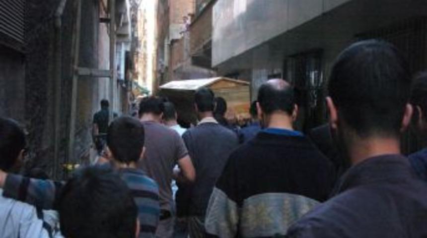 Uyuşturucu Bağımlısı Gen&ccedil; Ailesini Yok Etti: 2 &Ouml;l&uuml;, 1 Ağır Yaralı