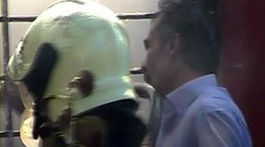 Yanan Evini S&ouml;nd&uuml;rmek İ&ccedil;in Canını Tehlikeye Attı