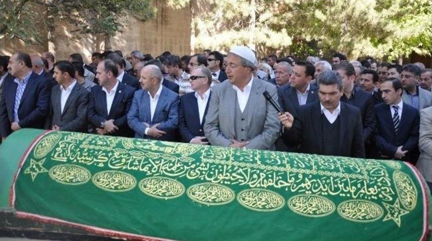 Belediye Başkanı Hasan &Uuml;nver&rsquo;in Annesi Toprağa Verildi