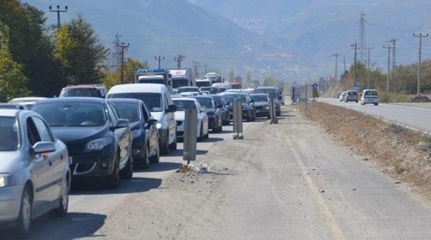 Tosya D-100&rsquo;de Bayram Trafiği &Ccedil;ileye D&ouml;n&uuml;şt&uuml;